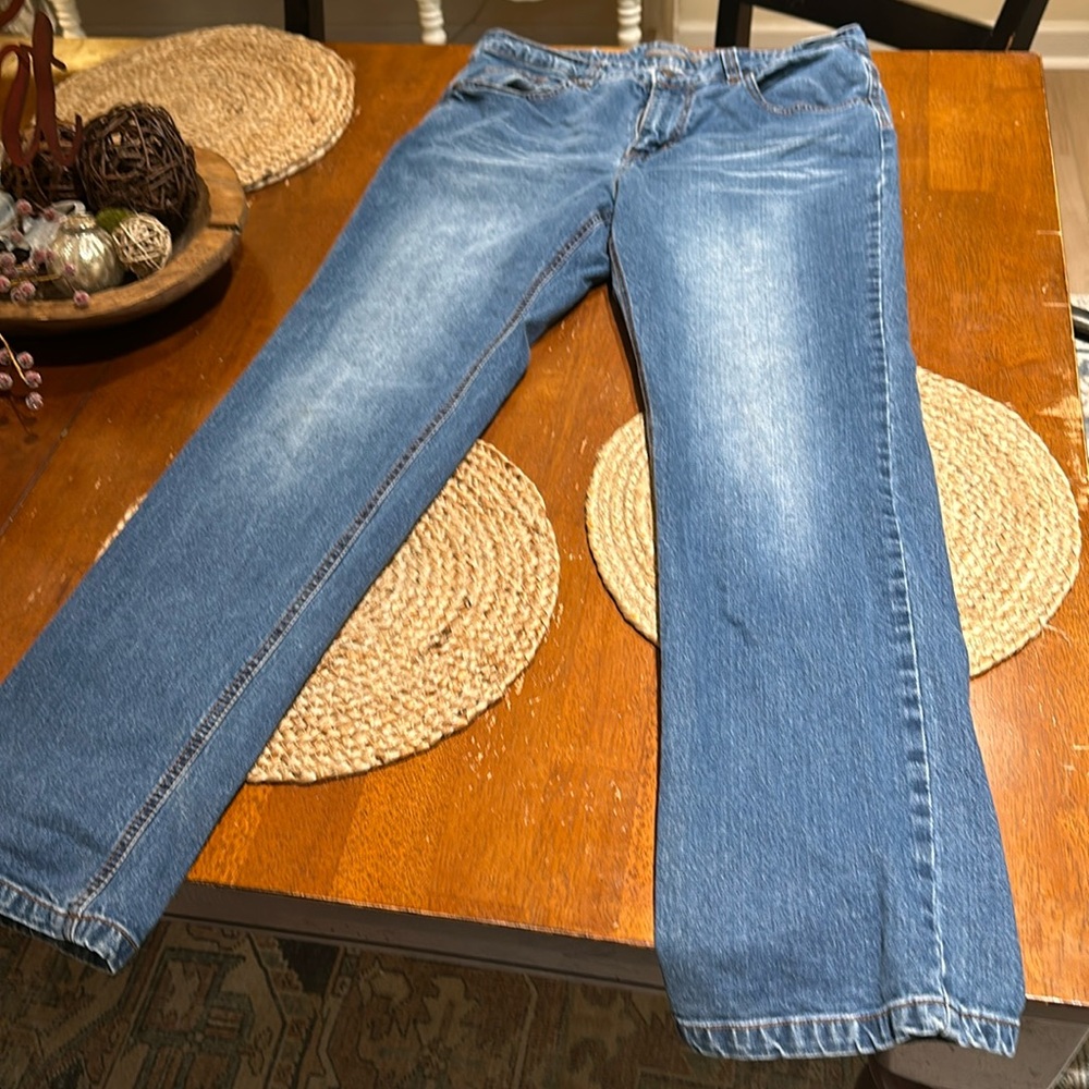 Mens Southern Marsh straight leg jeans. 32 x 32. Excellent.